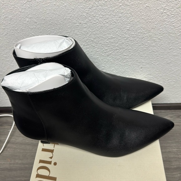 LifeStride Maya Ankle Bootie In Black (WIDE) - Picture 5 of 8